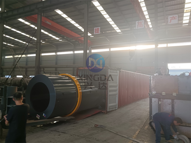 出口设备转鼓造粒机与双轴搅拌机装车现场