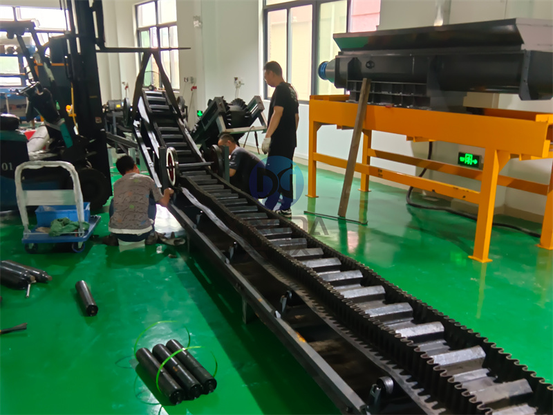 小型鸡粪有机肥生产线中的输送设备有哪些?