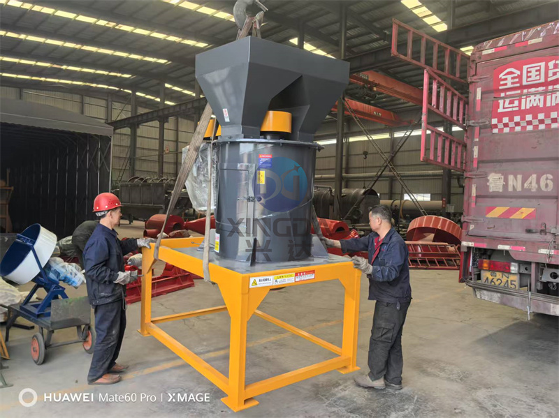 800型有机肥立式粉碎机发货现场