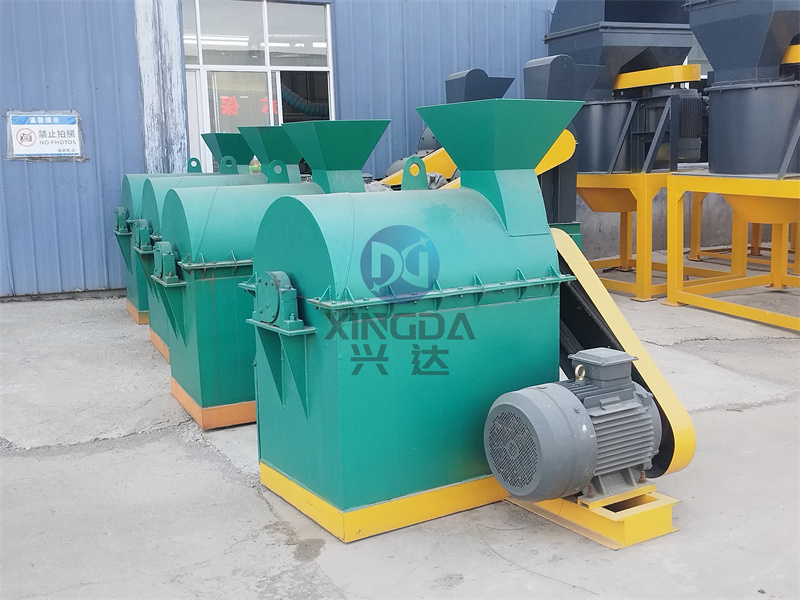 汝州客户定购的半湿物料粉碎设备的粉碎特点