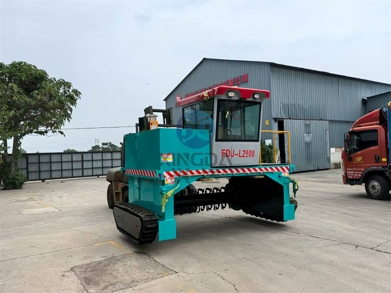 2500型履带翻抛机发货现场