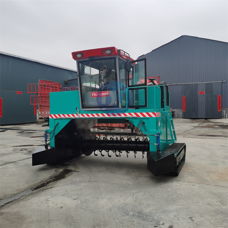 羊粪物料在堆肥时使用有机肥履带翻抛机的注意要点